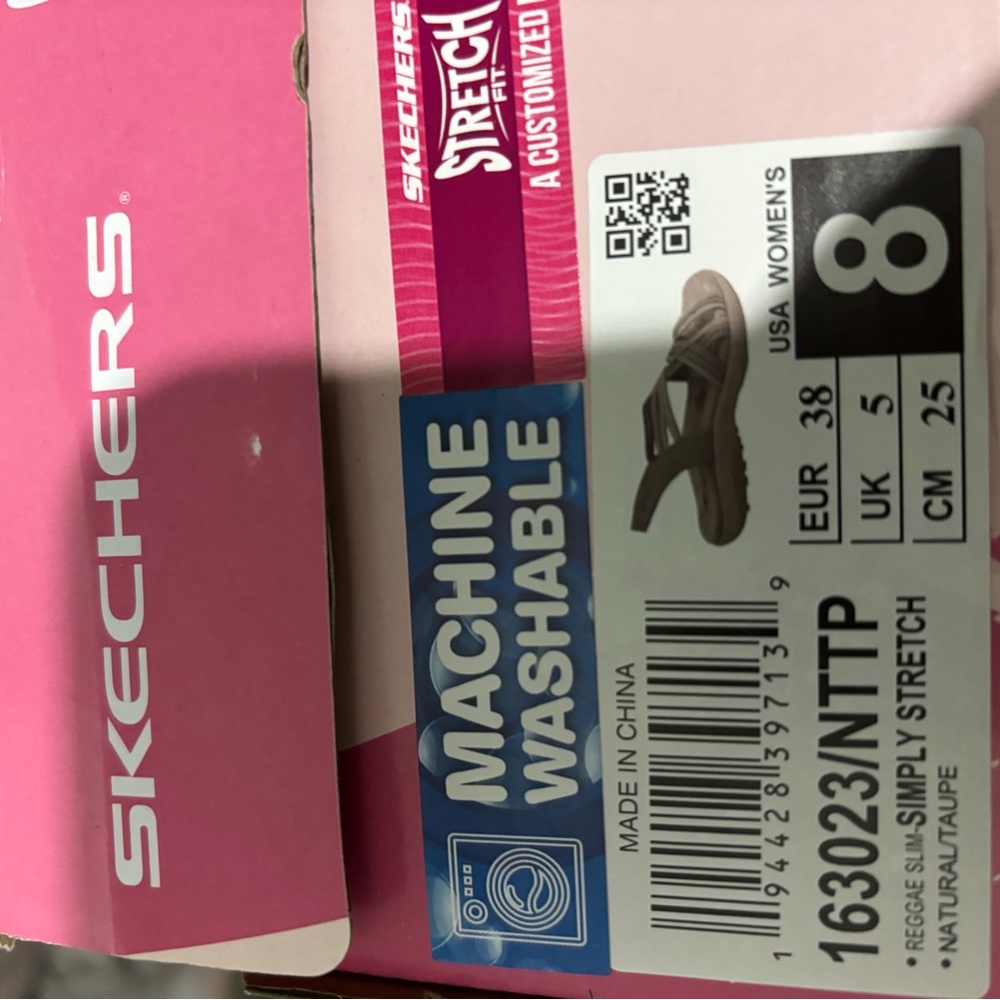Woman’s Skechers Sandals - Picture 4 of 7